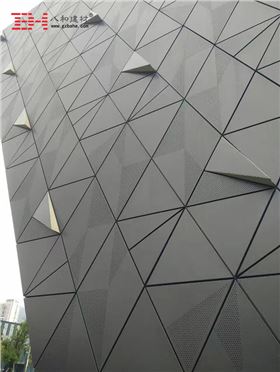 前海金融中心三角造型冲孔铝单板2