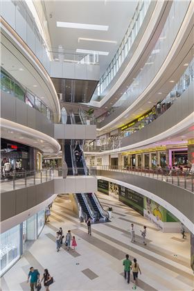 上海怡丰城购物中心铝单板3
