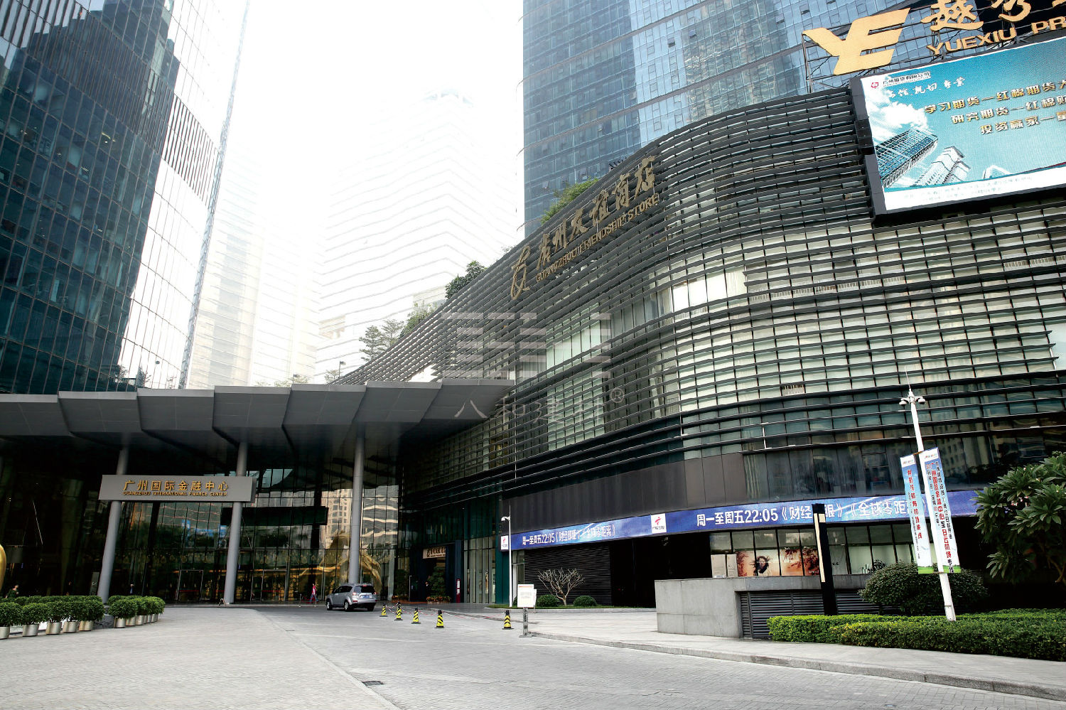 广州国际金融中心位于珠江新城的核心金融商务区,处于城市新中轴线上
