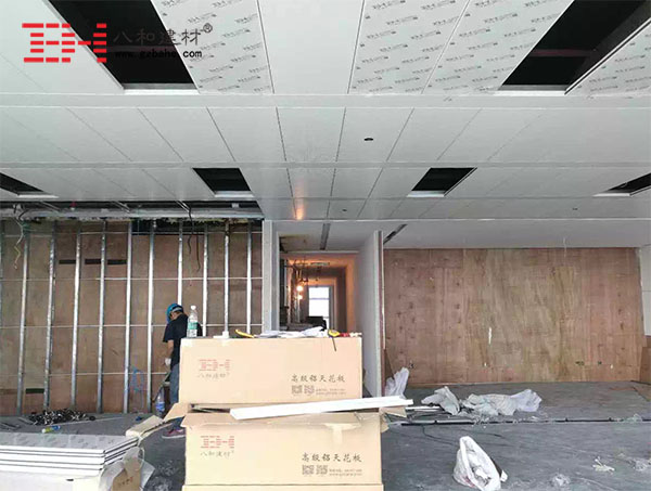 【施工现场】广州国际时尚中心写字楼铝天花吊顶安装3