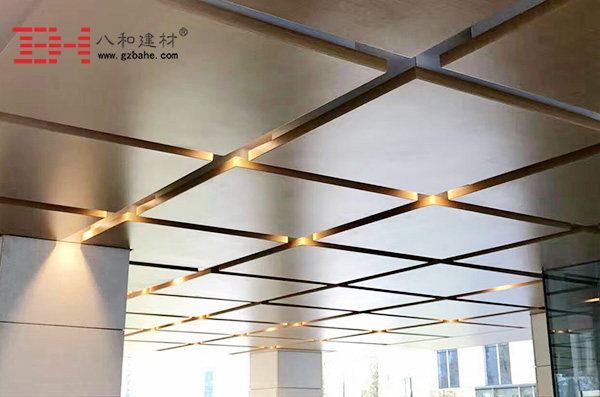 雅培上海总部大楼仿木纹铝单板装饰完工3