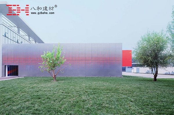 北京经开智汇园新媒体展示中心-外墙金属穿孔板2