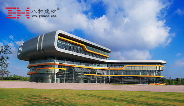 上海汽车博物馆 - 铝蜂窝板外墙的曲线