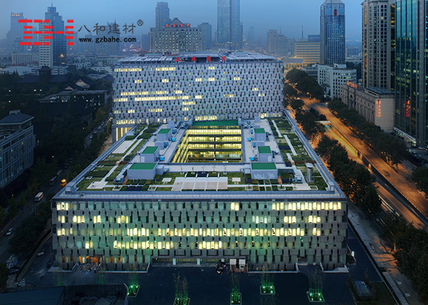 南京鼓楼医院 - 白色铝方通吊顶