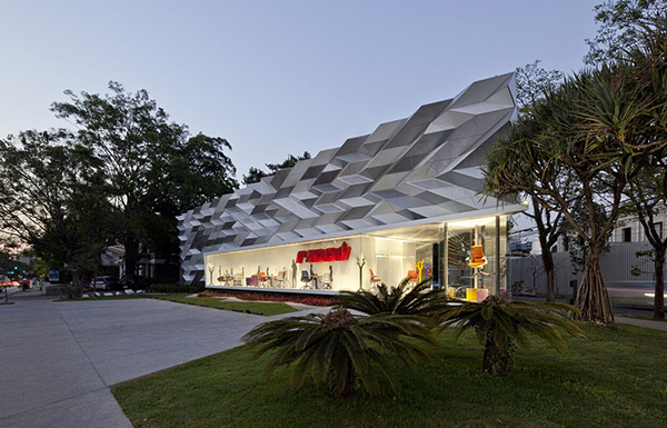 Triangular Aluminum Veneer Decoration Brazilian Ricco showroom