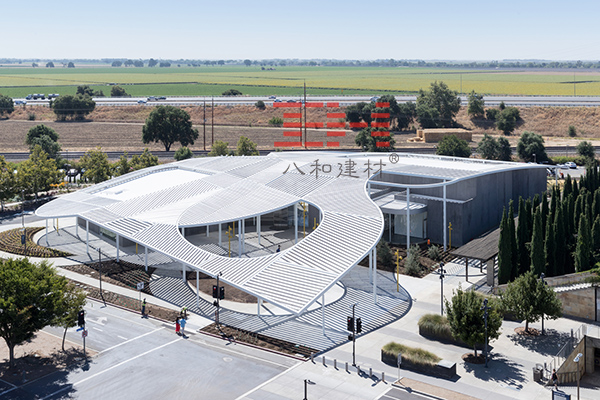 Manneti Sherron Art Museum's Aluminum Square Tube Canopy