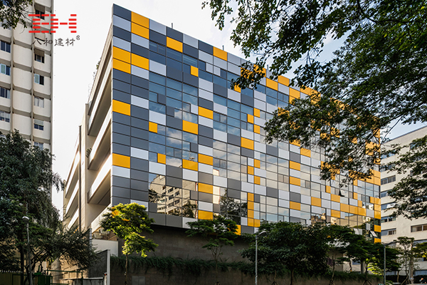 Color Aluminum Veneer To Create A Stylish Office Building Exterior