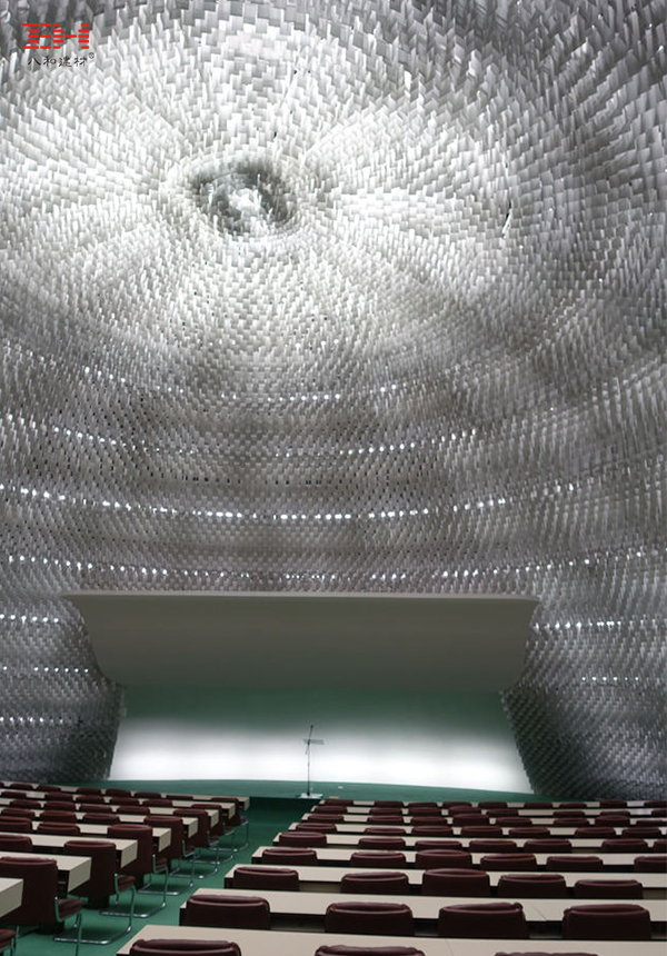 法国共产党总部用阳极氧化铝单板打造具有未来感的礼堂03.jpg