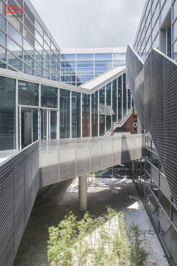 造型铝单板、格栅、金属拉伸板-南方科技大学读书馆10.jpg