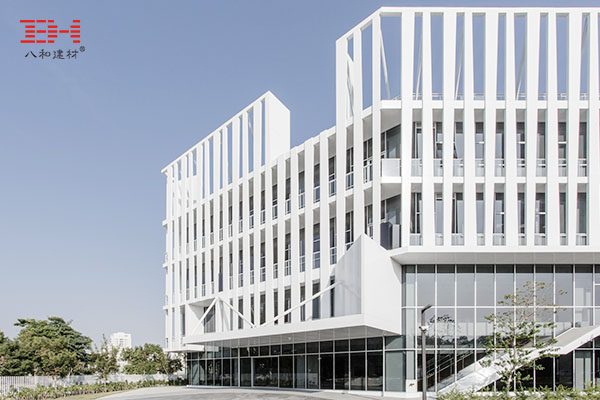 Black U-Shaped Aluminum Square Tube Decorates The Ceiling Inside The Building