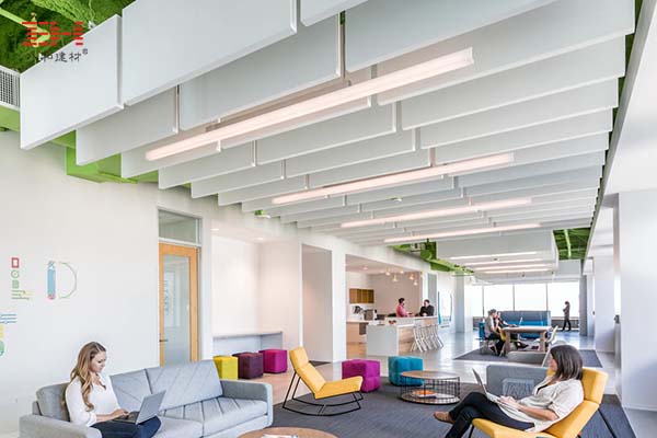 铝单板吊顶和型材铝方通装饰的Adobe公司总部室内天花