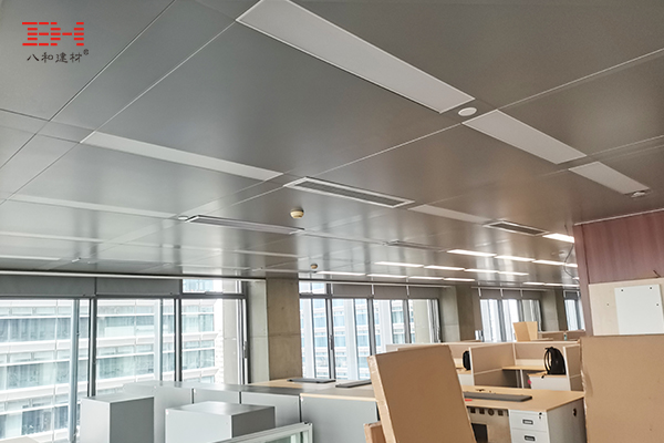 办公室装修勾搭式铝瓦楞板天花，广州发展中心大厦