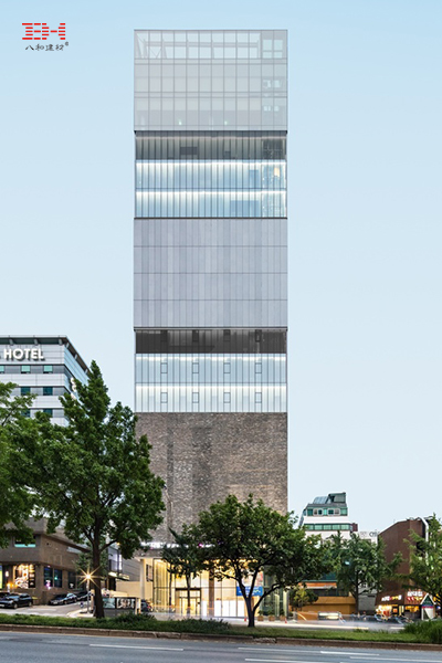 首尔ID医美中心，用铝单板、玻璃和石材打造充满质感的现代建筑外观