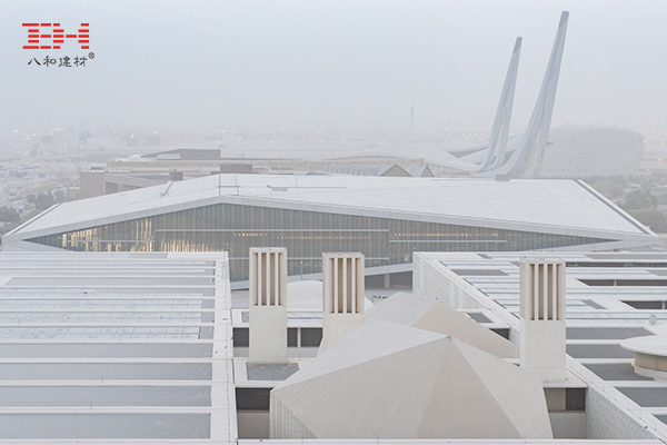 卡塔尔国家图书馆使用白色铝天花营造建筑内部装饰的整体感