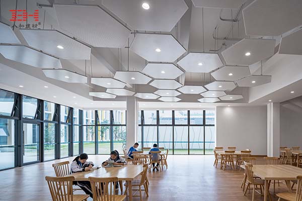 案例欣赏：造型铝单板装饰校园图书馆天花